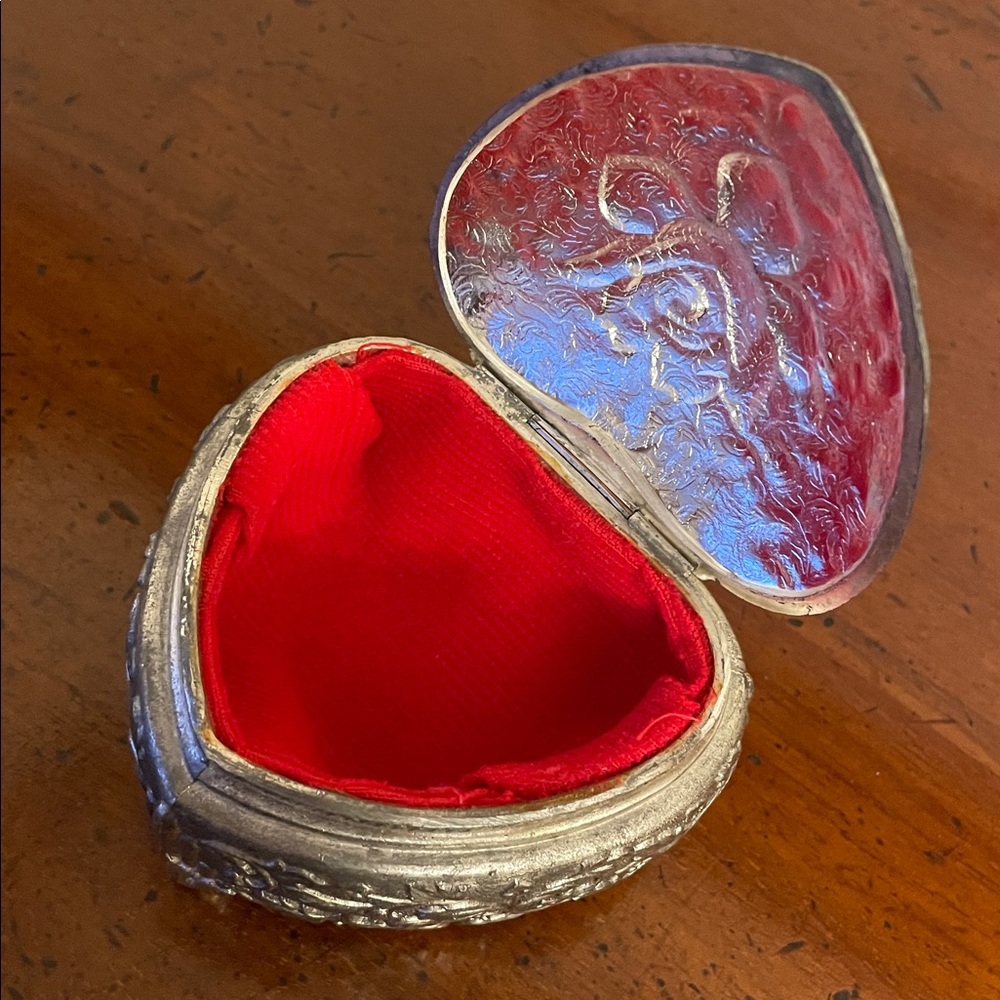 Jewelry Box - heart shaped - Picture 2 of 5